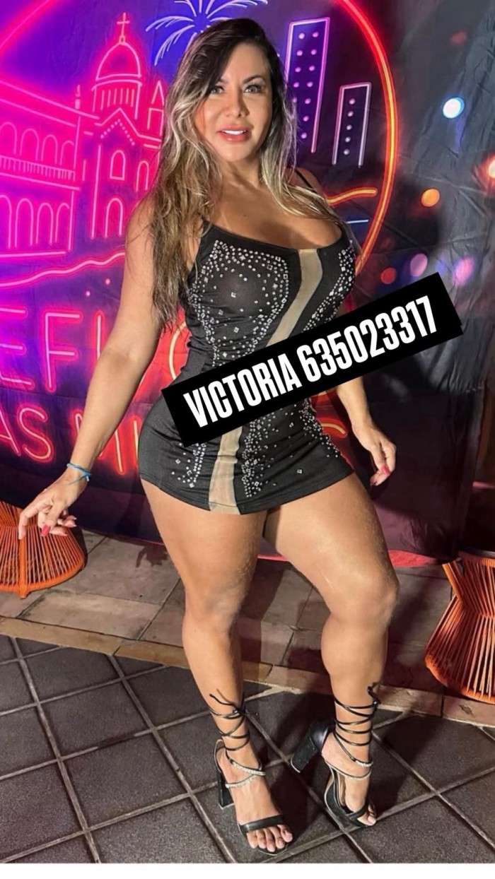 RECIÉN LLEGADA EL PUERTA DE PURCHENA *_* HERMOSA BRASILEÑA FESTEIRA HOT