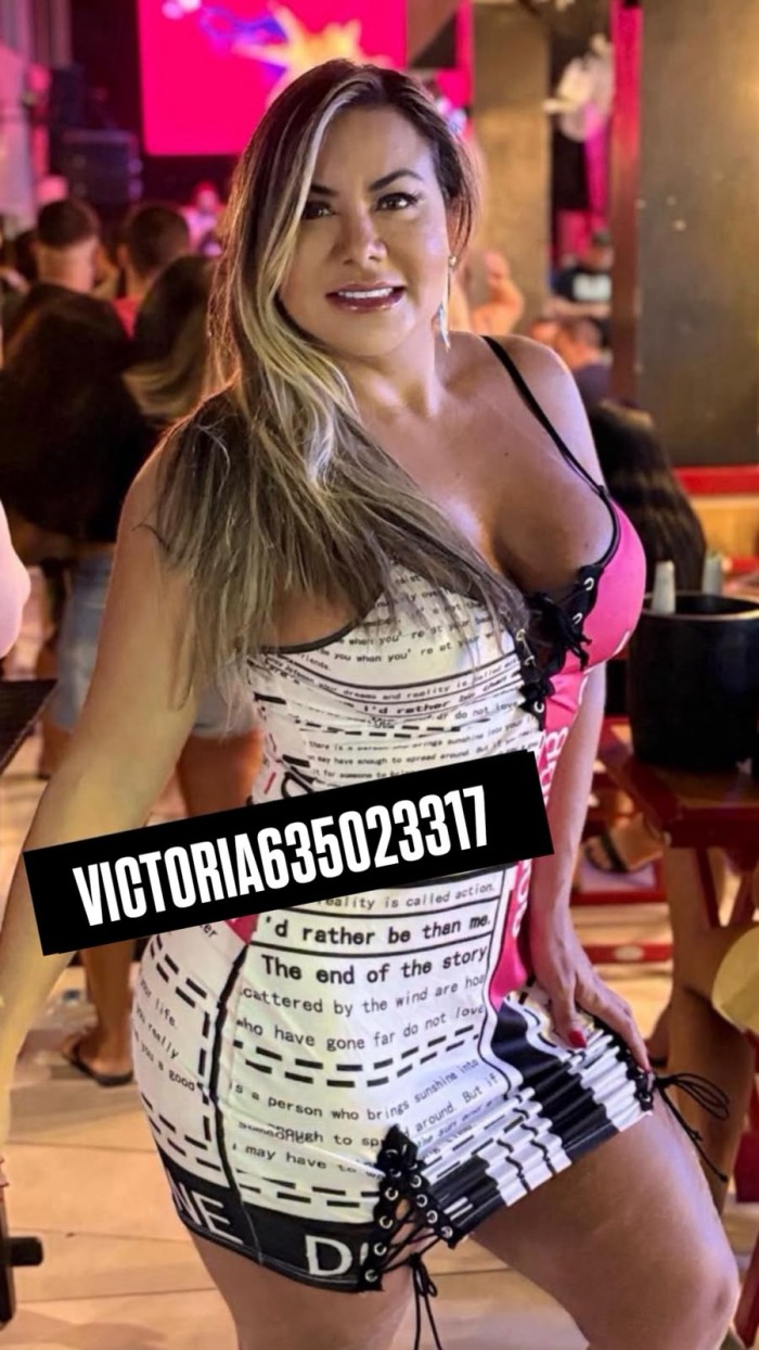 RECIÉN LLEGADA EL PUERTA DE PURCHENA *_* HERMOSA BRASILEÑA FESTEIRA HOT