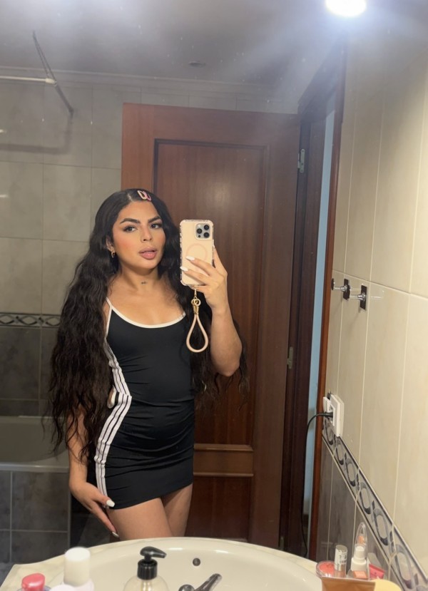 Trans jovencita femenina – Fotos reales