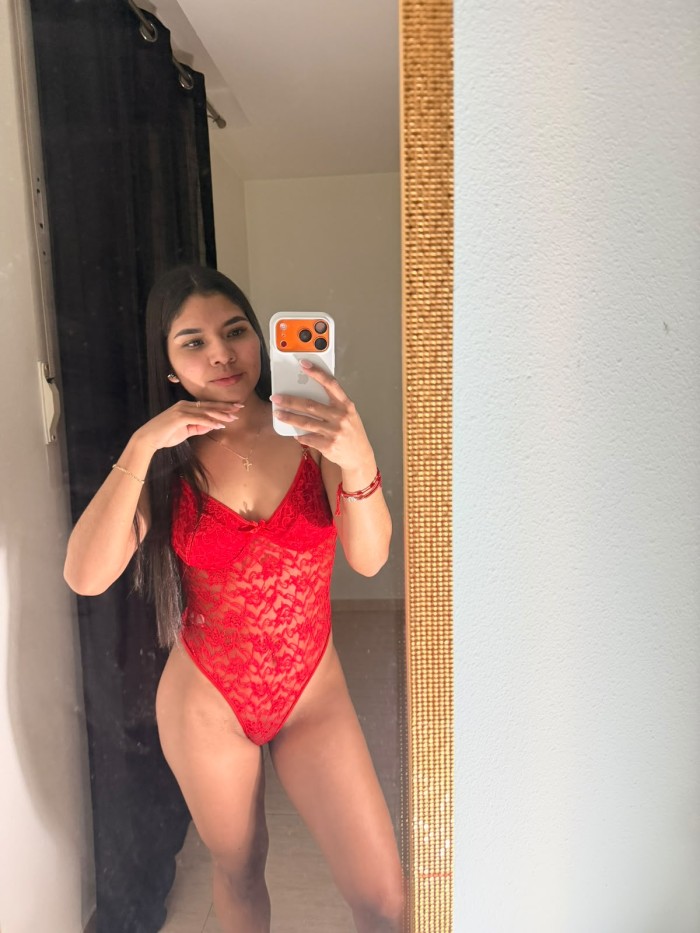 EXCLUSIVA MUJER DIOSA COMPLACIENTE PARA DISFRUTAR