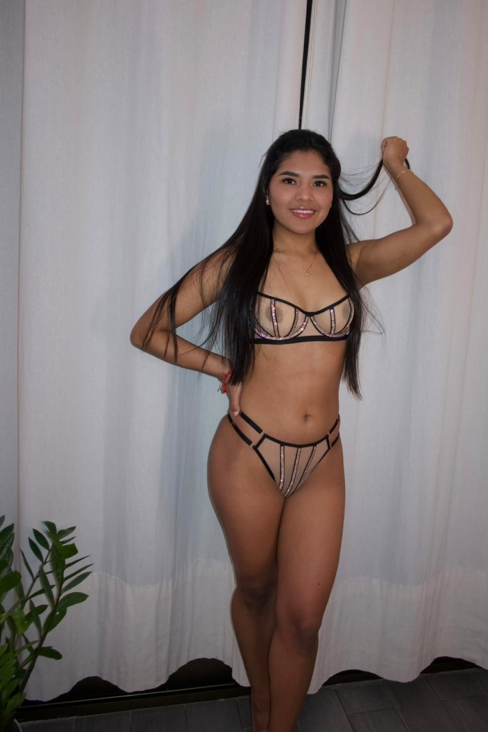 EXCLUSIVA MUJER DIOSA COMPLACIENTE PARA DISFRUTAR