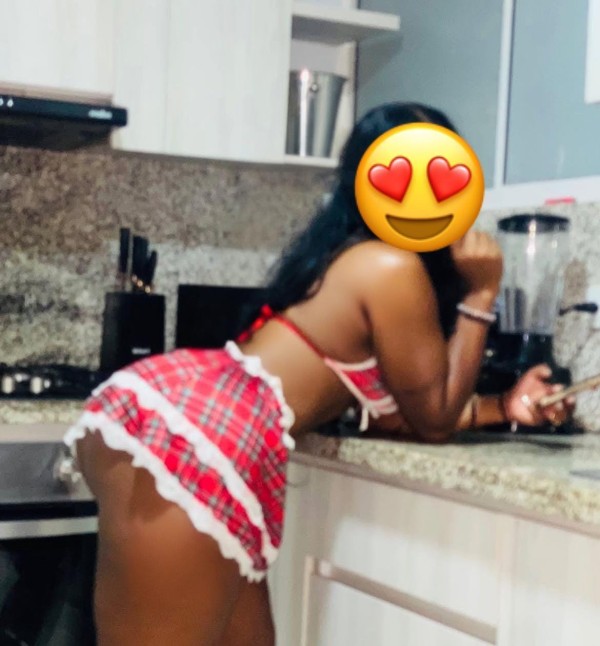 ARDIENTE CACHONDA IMPLICADA  DELICIOSA COMPLACIENTE