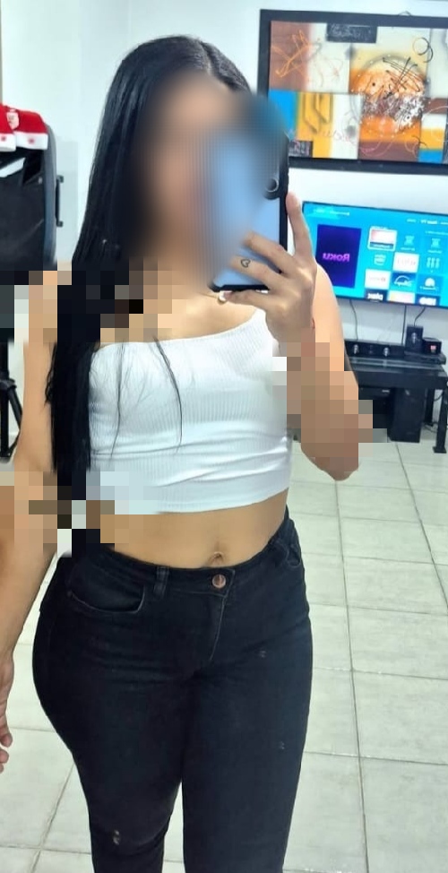MORENA ARDIENTE MUY CACHONDA PROMERA VEZ EN BURELA