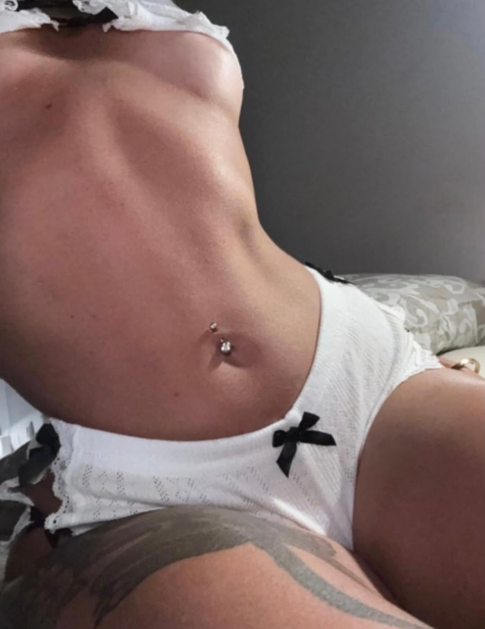 SENSUAL COMPLACIENTE DESEOSA DE SEXO DURO ESPAÑOLA