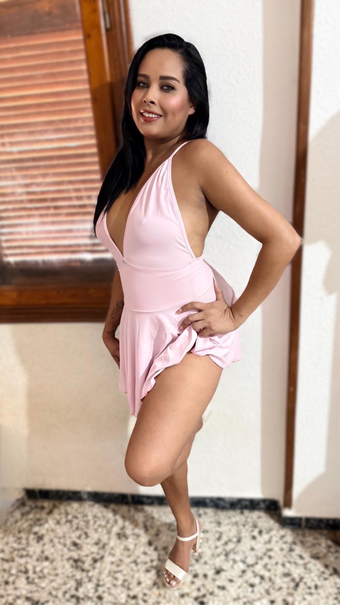 Morena culona fiestera y divertida Valle romano