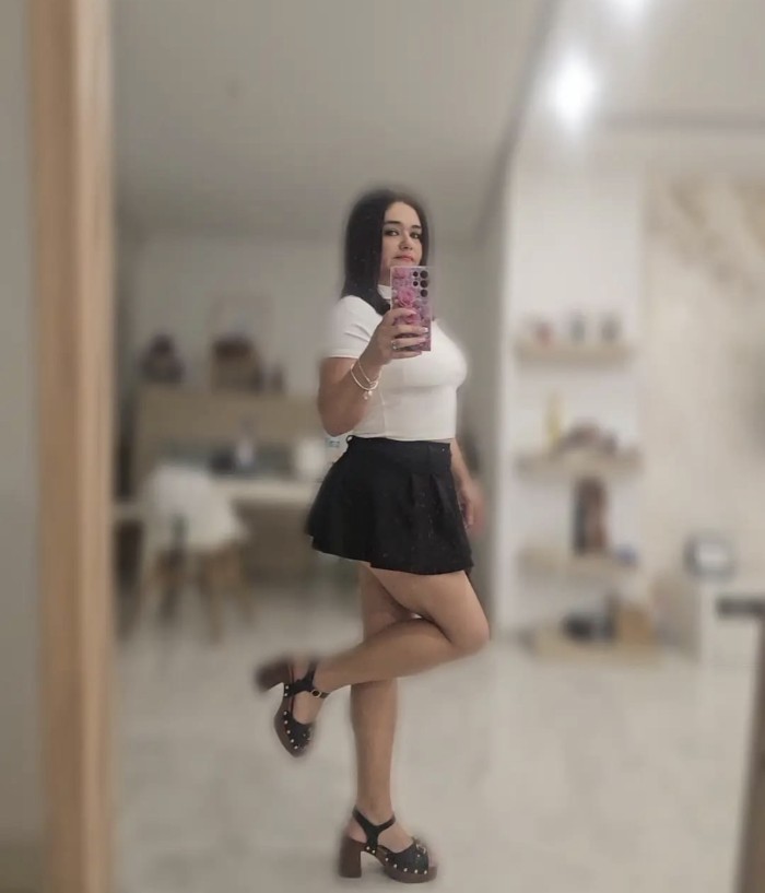 MADURITA Curvas perfectas tetas respingón fiestera