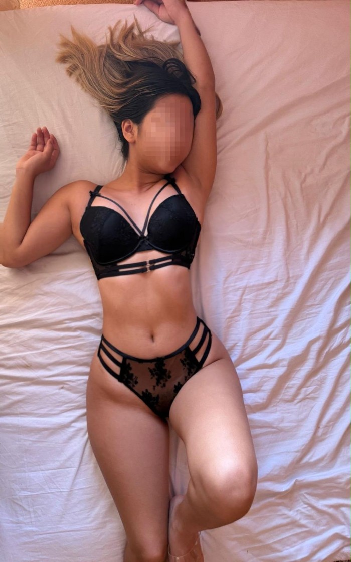 MUÑEQUITA TRAVIESA MUY JUGUETONA EN EL SEXO