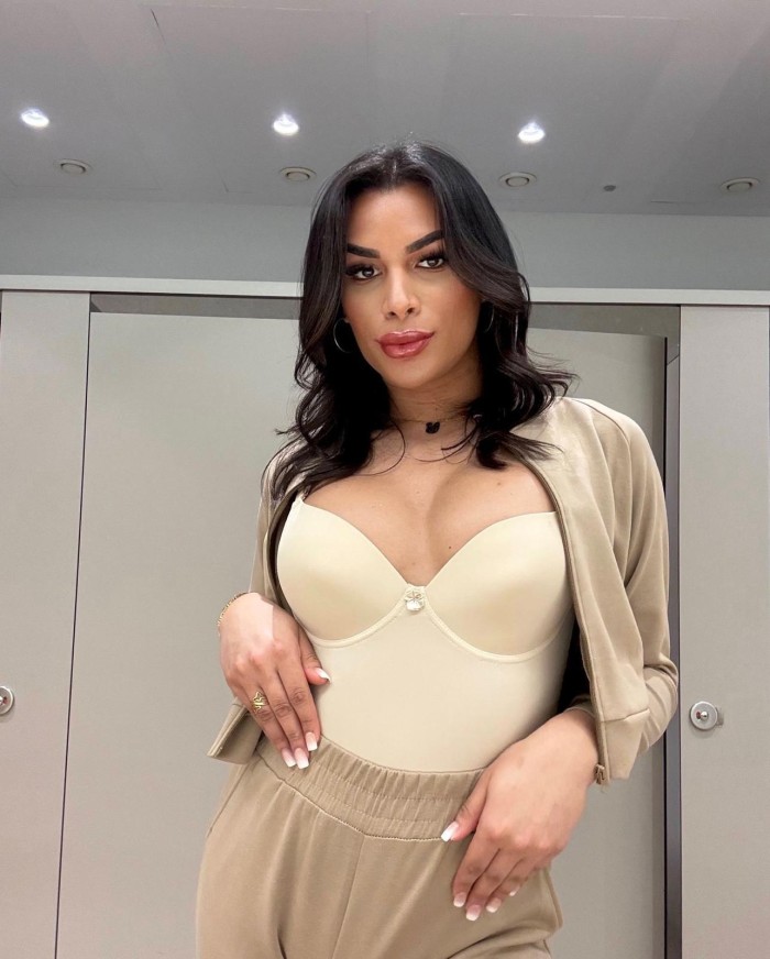 TRANS LUJURIOSA FIESTERA COMPLACIENTE