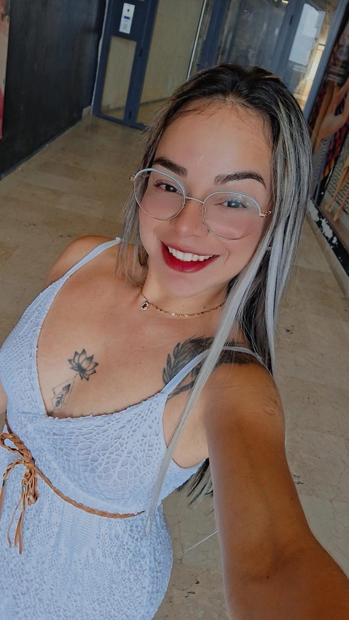 SOFÍA JOVENCITA DE LUJO…. SUPER CARIÑOSA