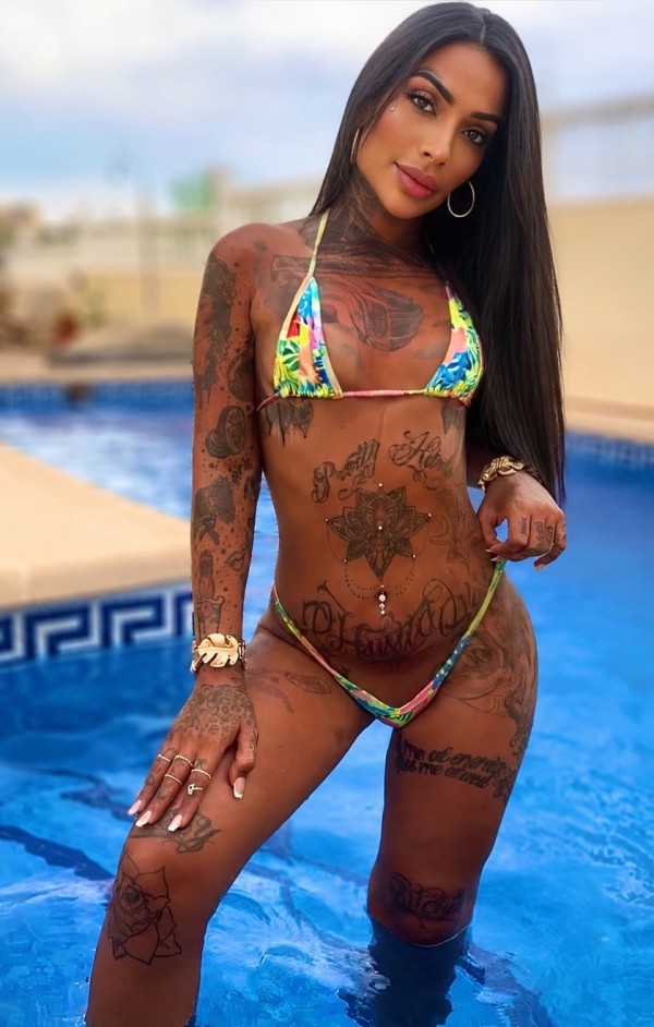 TRANS ESPAÑOLA TODA TATUADA