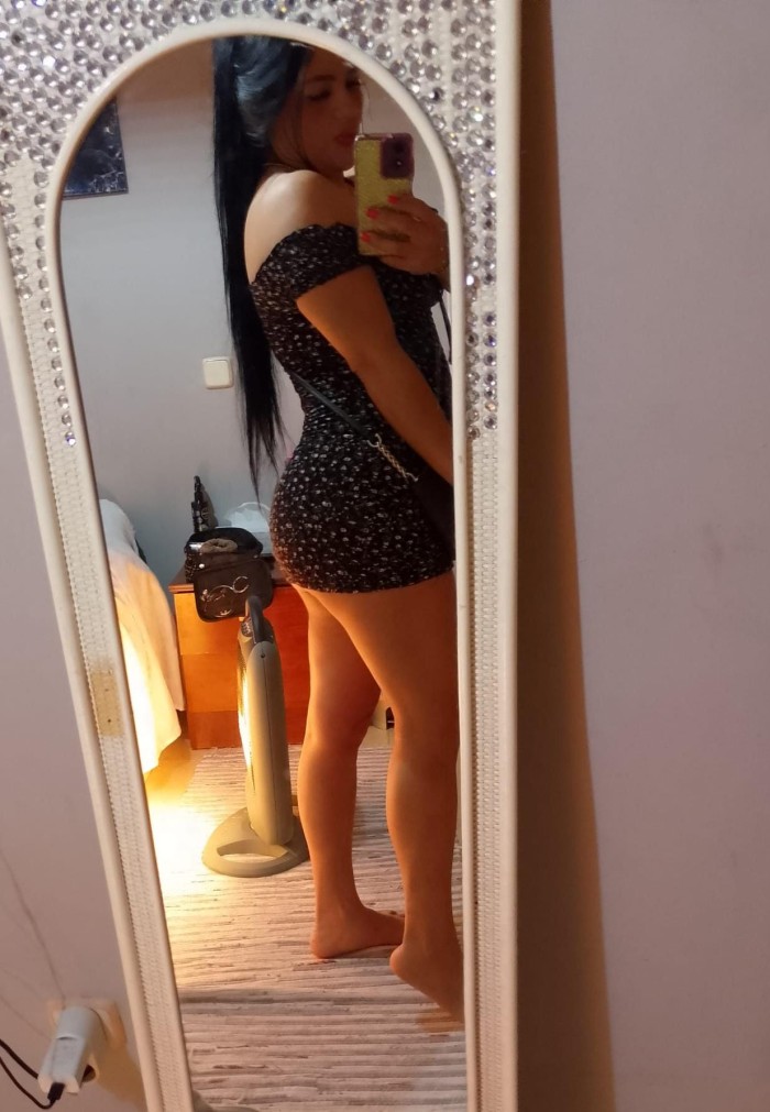 Colombiana 29 años, morena completa fotos reales