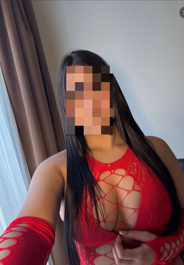 Una colombiana rica y fiestera