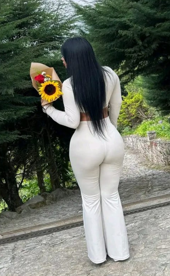 SALVADOREÑA DE LUJO, REINA DEL ANAL