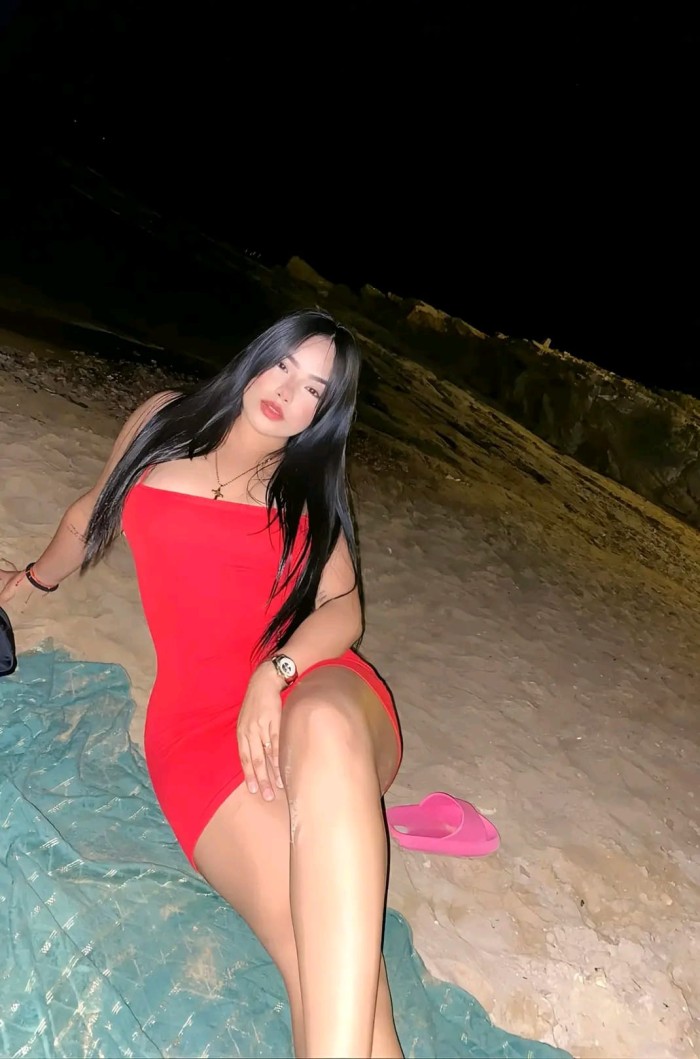 SALVADOREÑA DE LUJO, REINA DEL ANAL