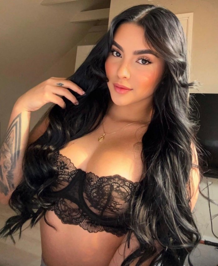 DELICIOSA IMPLICADA EXQUISITA ANSIOSA DE PLACER