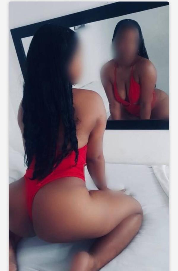 BELLISIMA, MORBOSA Y SALVAJE EN LA FELGUERA.