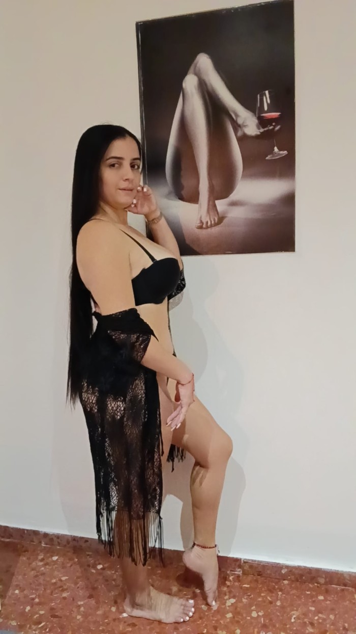 VALENTINA NOVEDAD FIESTERA, COMPLACIENTE Y SENSU