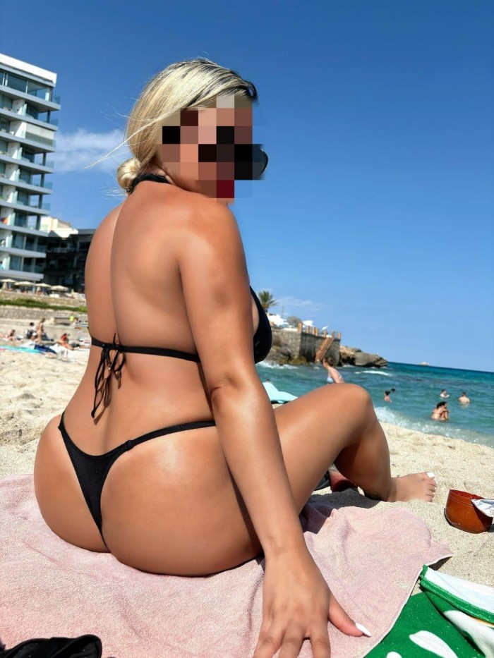 EN CALA RATJADA MUJER DESEOSA DE SEXO A TOPE