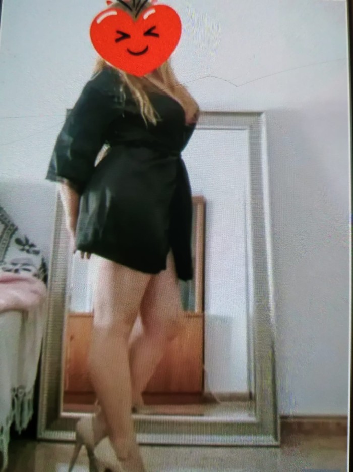SOLITA EN CASA Y MOJADITA