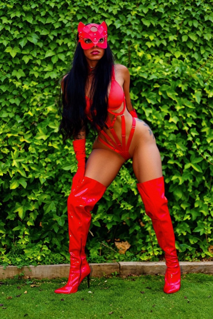 BRASILEÑA BOMBA DE SEXO APASIONADA Y SENSUAL