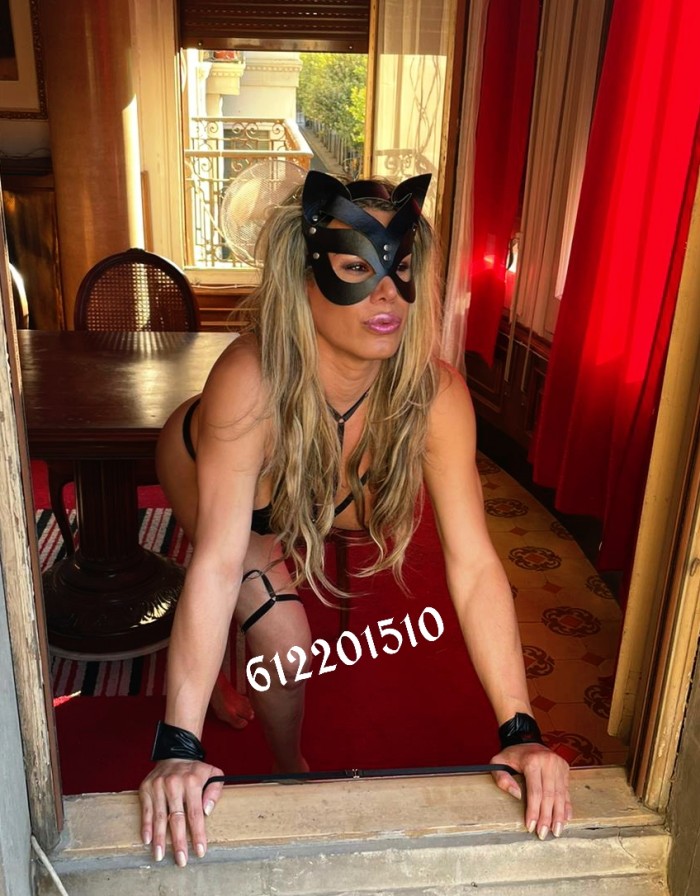Rubia cachonda fiestera