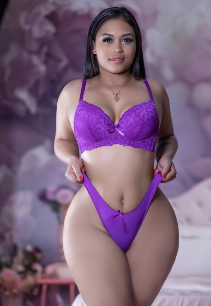 Colombiana caliente con clase y estilo