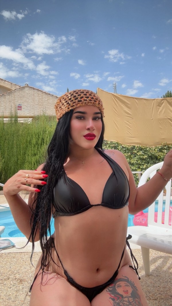 TRANS FEMENINA EN ALCOY, GUARRA, FIESTERA, SALIDAS