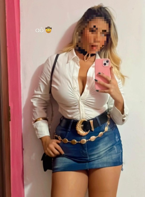 LATINA DE GRANDES MELONES EN TORREMOLINOS