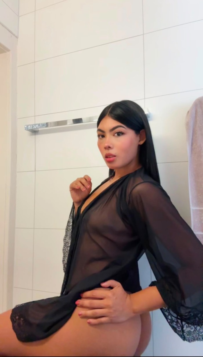 Aurora jovencita caliente, toda una diablita