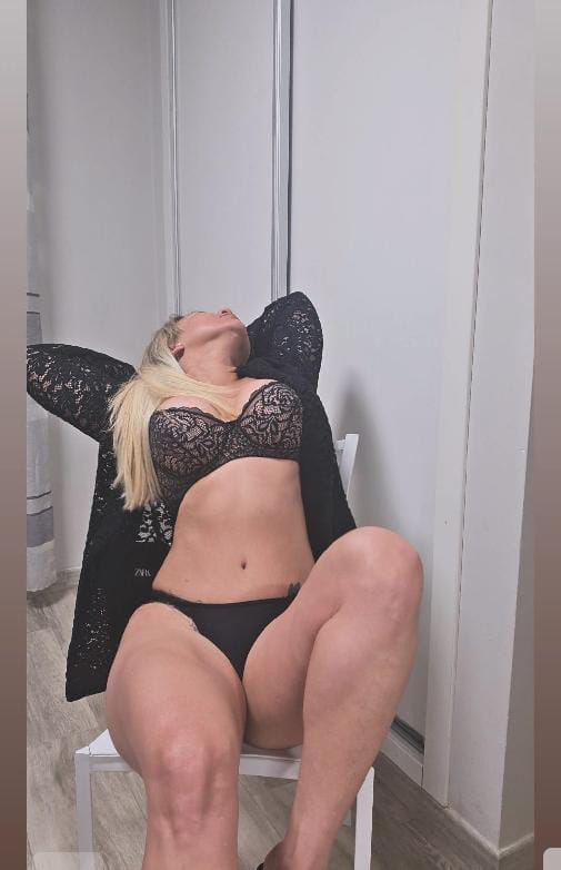 Bia brasileña rubia de infarto super agradable.
