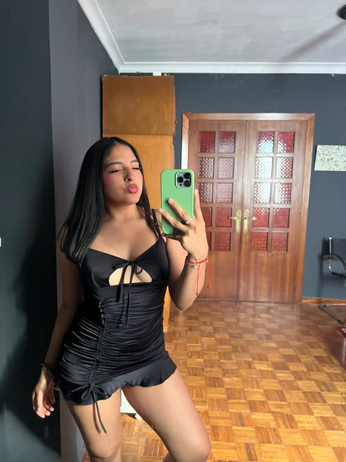 JOVEN VENEZOLANA CARIÑOSA