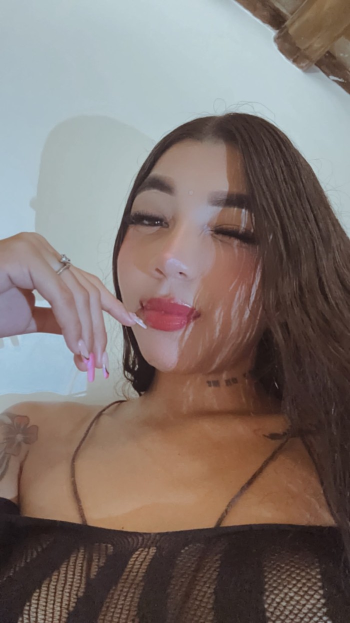 FLACA FIESTERA Y CACHONDA
