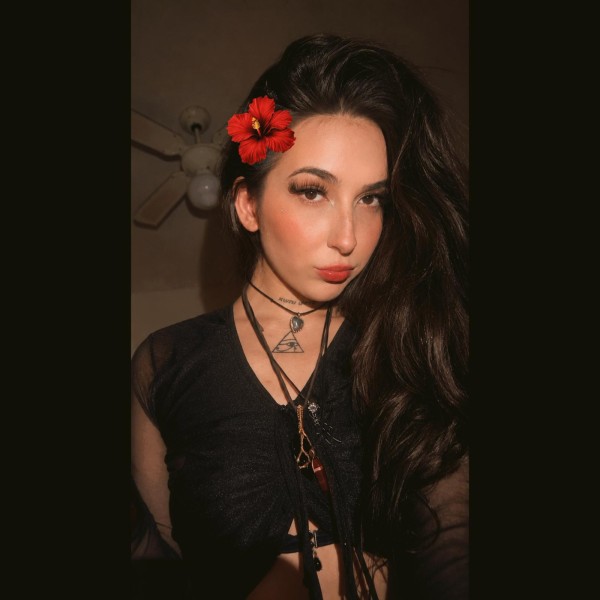 IRINA EUROPEA 23 AÑOS DELGADITA SUPER ENCANTADORA
