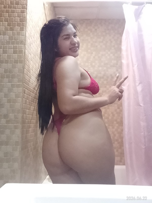 EN VIGO UNA ENCANTADORA VENEZOLANA FIESTERA
