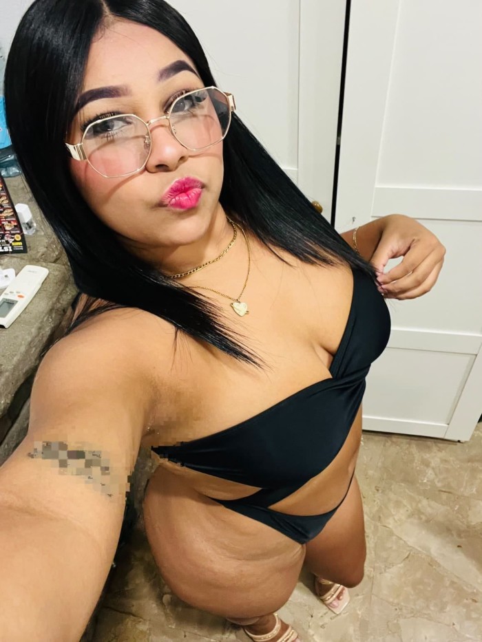 SHAROL JOVEN COLOMBIANA ANSIOSA DE TU LECHE