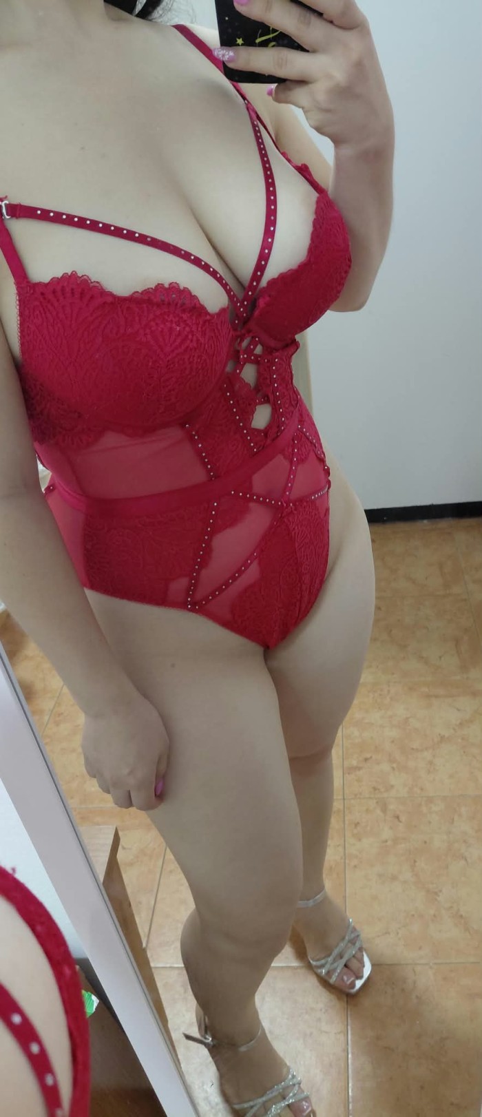 SENSUAL LUJURIOSA ADICTA AL SEXO RICO