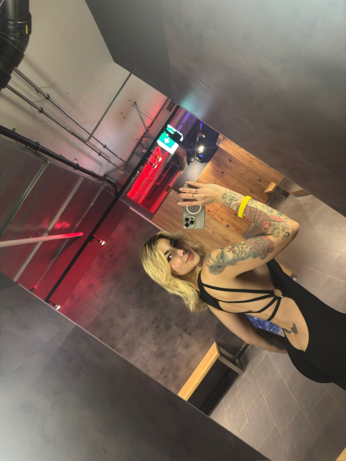 SARA, ESPECTACULAR TRANS MUY FEMENINA