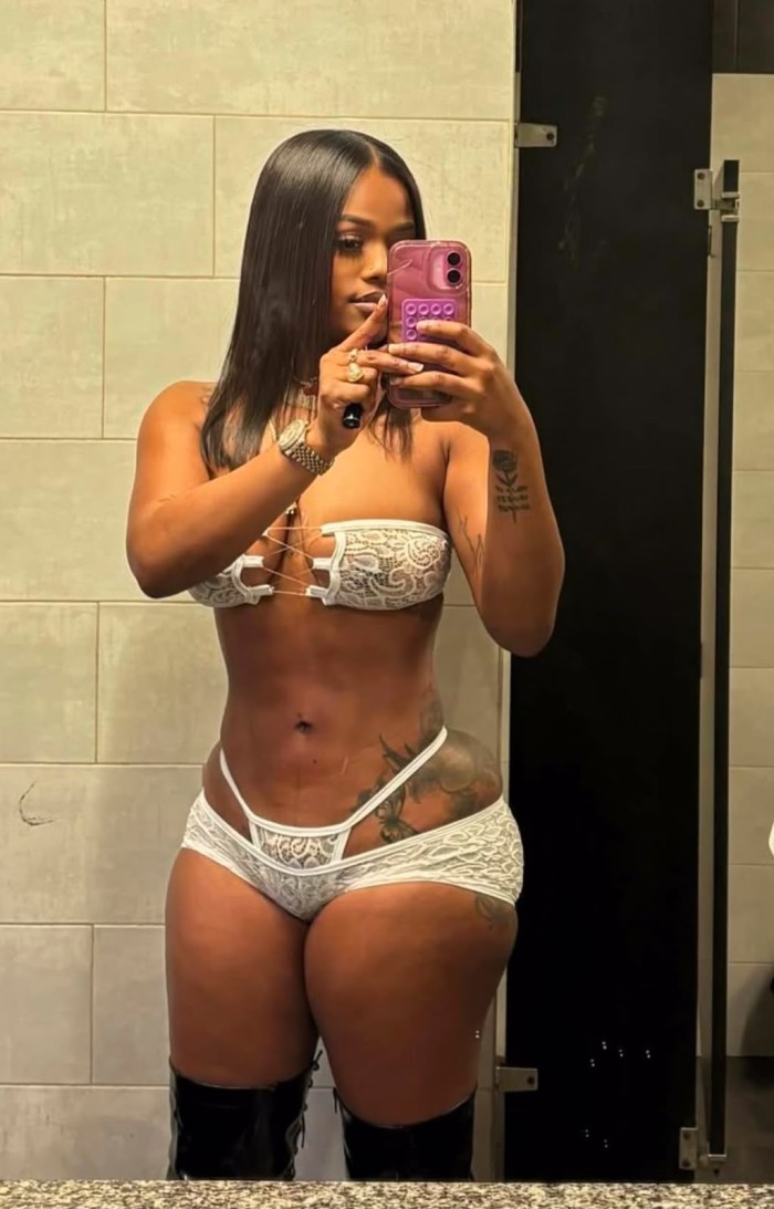 SENSUAL ARDIENTE COMPLACIENTE DESEOSA DE SEXO