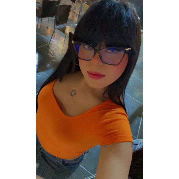 Fiestera en benidorm. Verga de 21 cms lechera y ano apretado