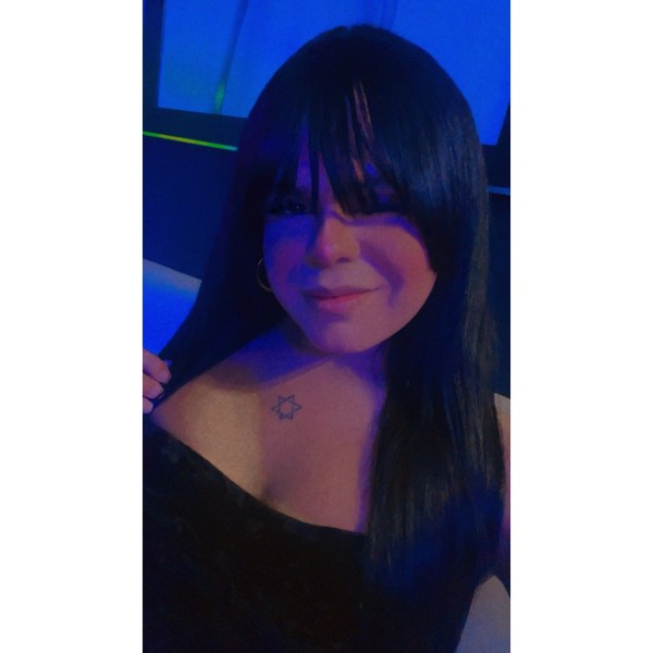 Fiestera en benidorm. Verga de 21 cms lechera y ano apretado