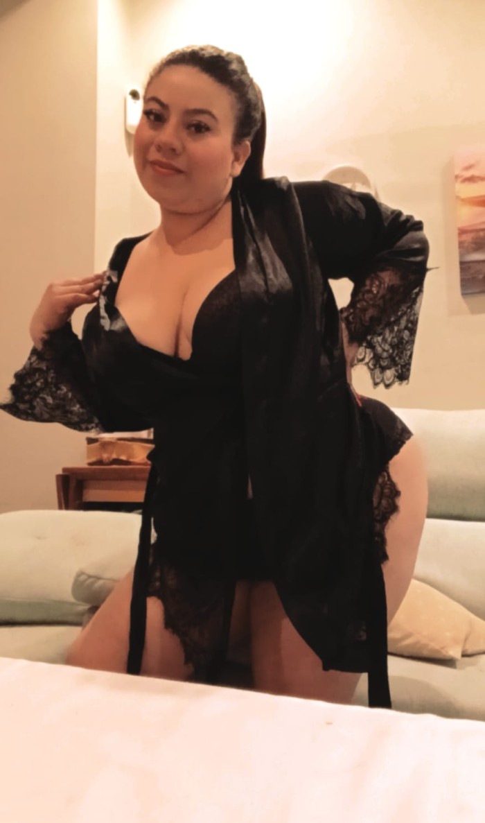 EXPLOSIVA EXHUBERANTE LATINA FOGOSA