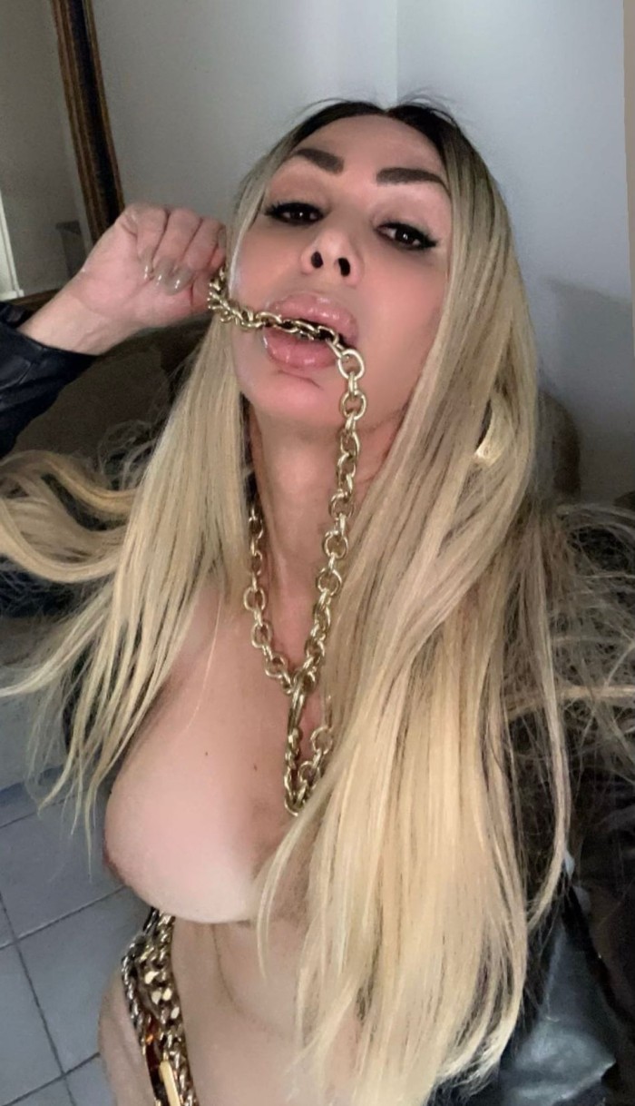 CHICA TRANS POLLONA MORBOSA Y COMPLACIENTE ADICTA AL PLACER