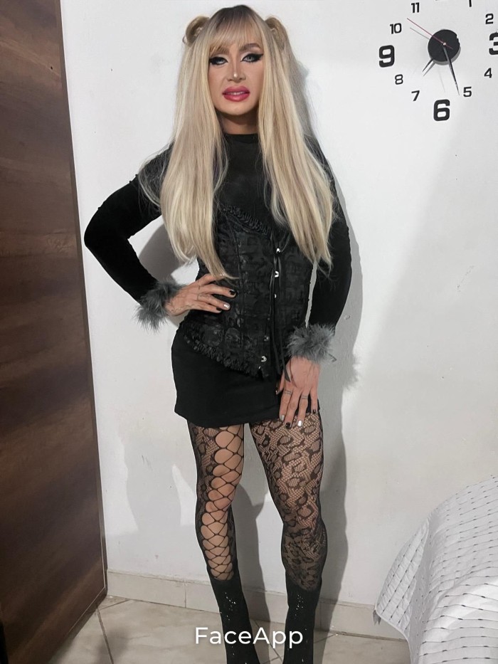 Nikole ardiente apasionada cariñosa amable
