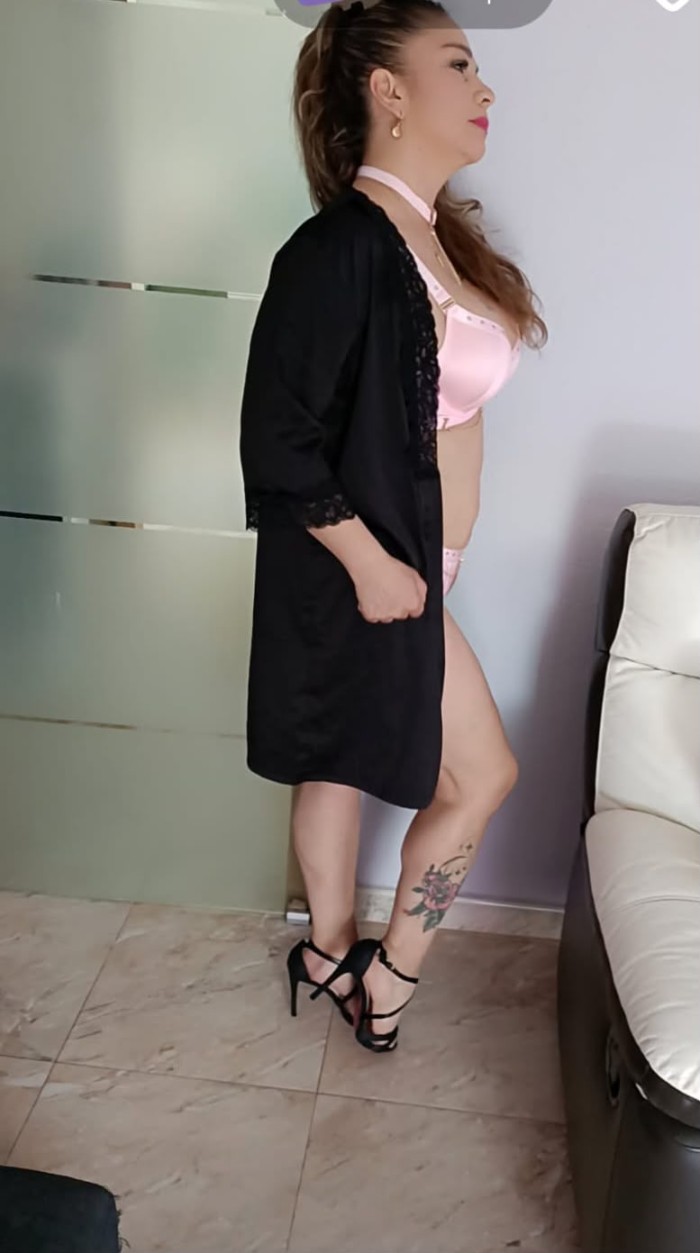 SOY CAROLINA, ESPAÑOLA CALUROSA Y RESERVDADA