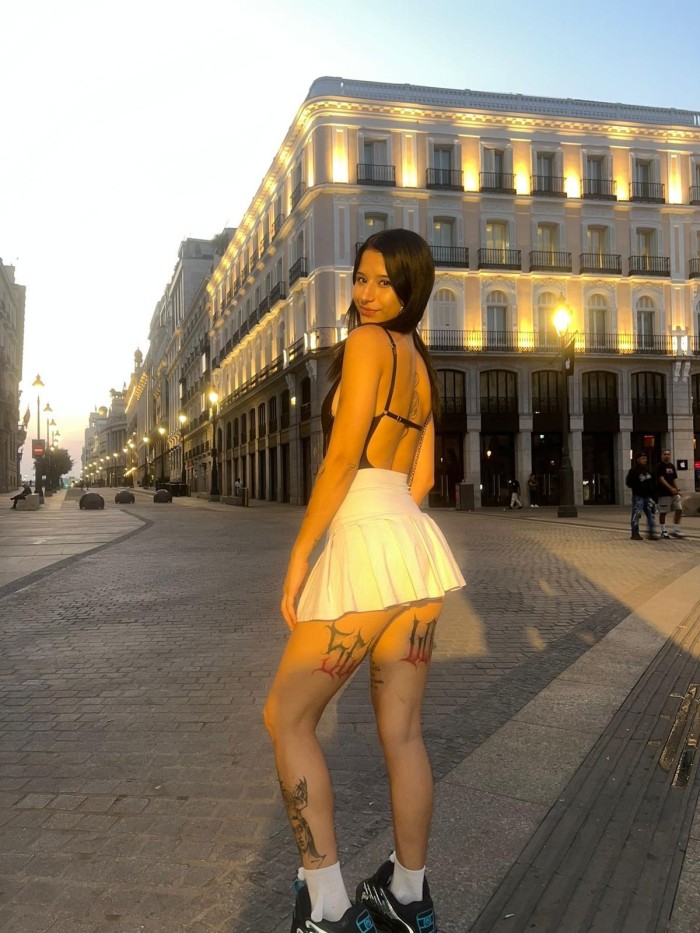 Jovencísima Lauren espectacular