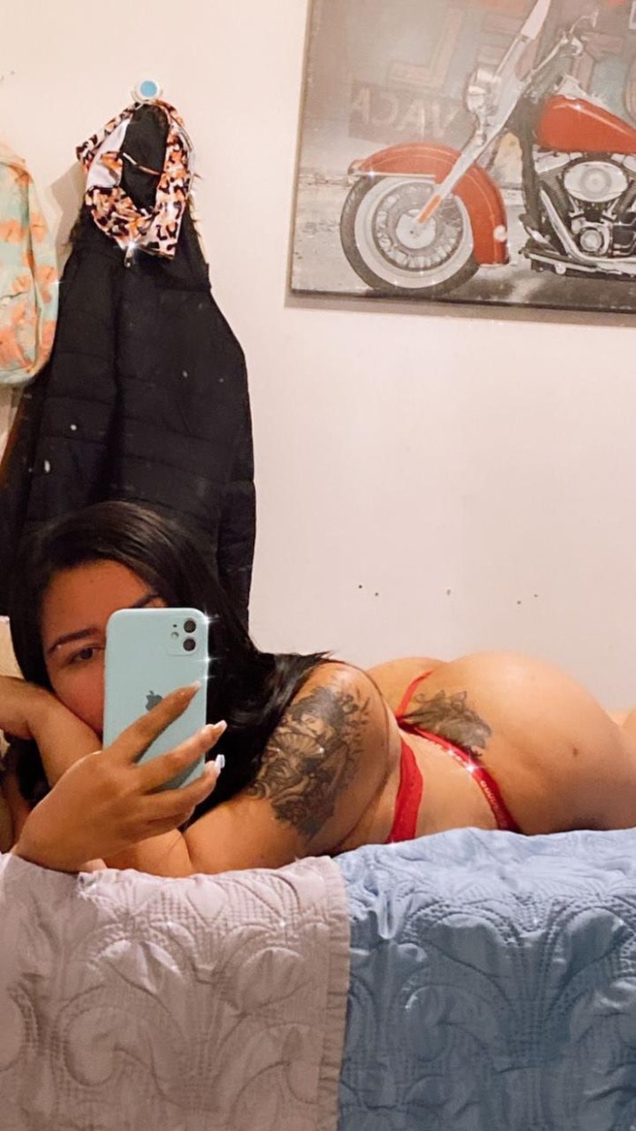 DISFRUTEMOS DE LA FIESTA MIENTRAS ME FOLLAS DURO