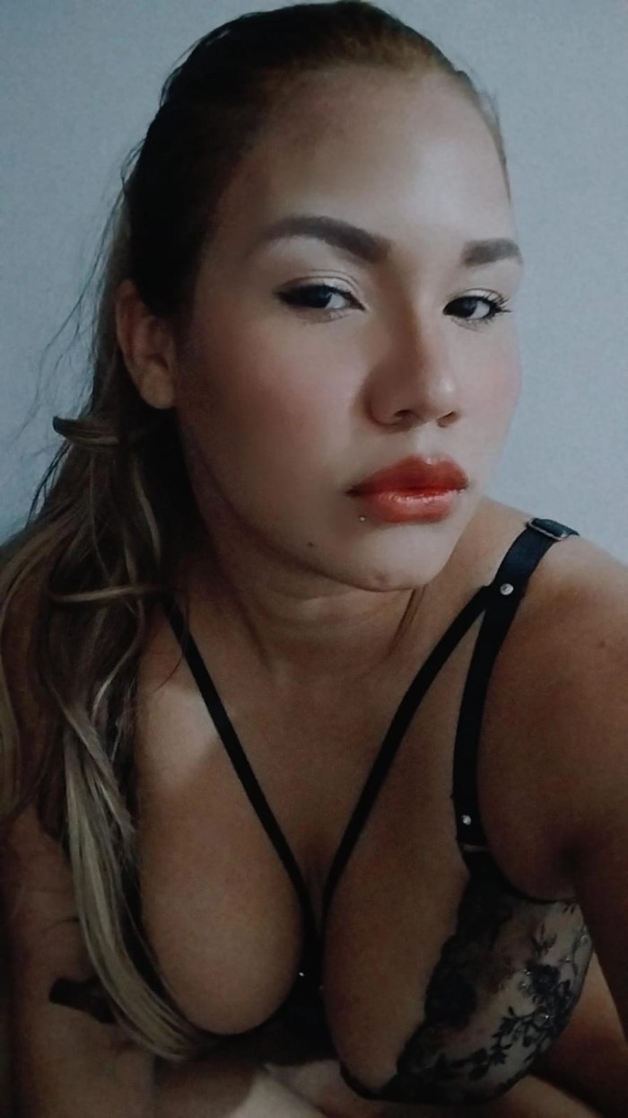 DELICIOSA ENTREGADA CACHONDA COMPLACIENTE