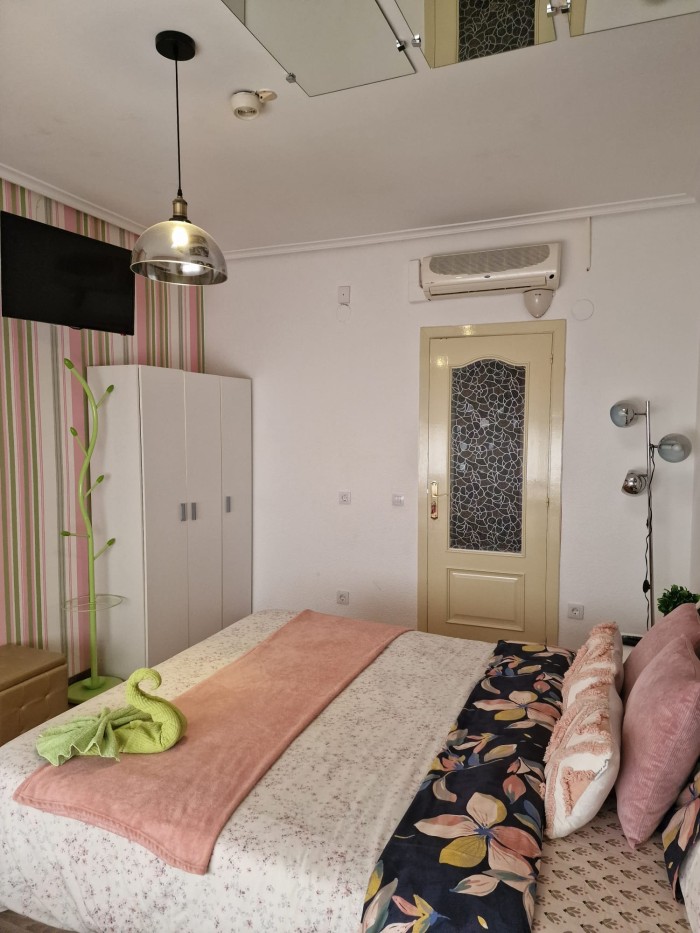 SE ALQUILAN HABITACIONES DE LUJO SOLO CHICAS INDEPENDIENTES