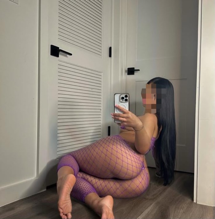 Anthonella joven morena fiestera en Toledo polígono