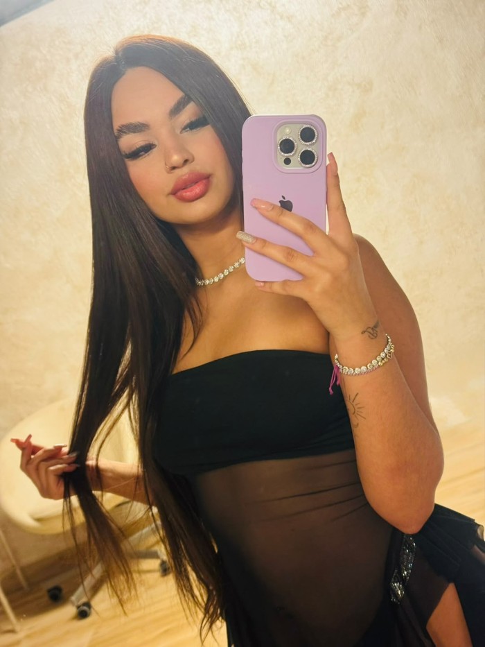 CHICA JOVEN CON MUCHAS GANAS DE COMPLACERTE